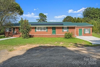 2110 E Greenbriar Rd, Statesville, NC 28625