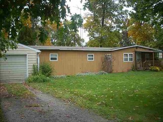 635 E 700 N, Howe, IN 46746
