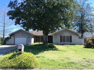 218 Hanson Dr, Houma, LA 70360