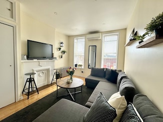84 Berry St Unit 4R, Brooklyn, NY 11249