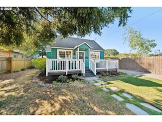 2405 SE 84th Ave, Portland, OR 97216