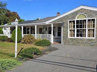 940 Court St, Brockton, MA 02302