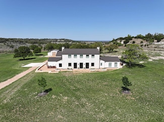 130 Overlook Dr, Fredericksburg, TX 78624