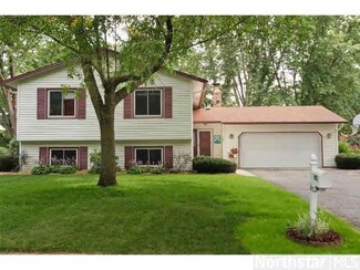 680 Maple Pond Ct, Saint Paul, MN 55126