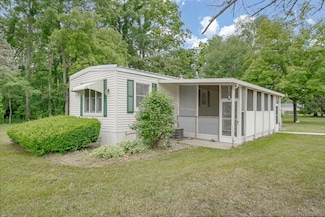 300 13th St, Plainwell, MI 49080