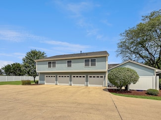145 Spuhler Dr, Batavia, IL 60510
