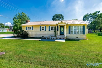 409 Nebraska Ave, Stevenson, AL 35772