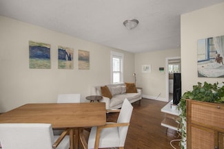 915 Cottage Ave E, Saint Paul, MN 55106