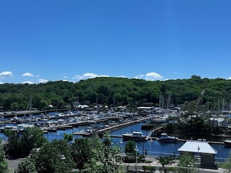 100 Garvies Point Rd Unit 1237, Glen Cove, NY 11542