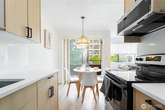 2100 N 106th St Unit 305, Seattle, WA 98133