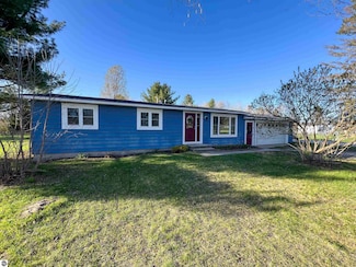 586 Holiday Dr, Bellaire, MI 49615