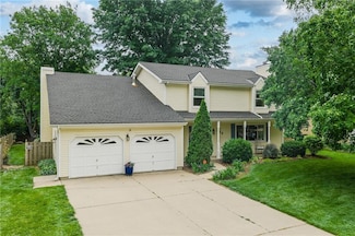 113 Willow Dr, Lansing, KS 66043