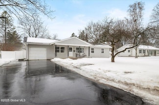 3 Midnight Dr, Queensbury, NY 12804