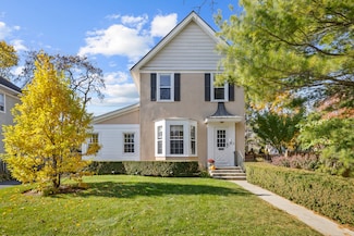 916 Oakwood Ave, Lake Forest, IL 60045