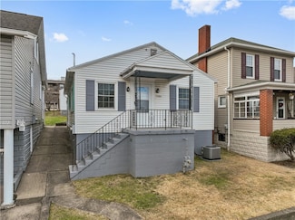 720 1/2 Center Ave, Charleroi, PA 15022