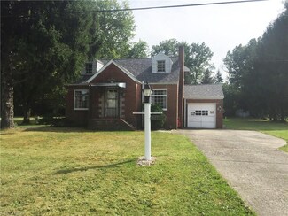 3617 Oak St, Lowellville, OH 44436