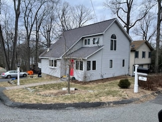 94 New York Ave, Lake Hopatcong, NJ 07849
