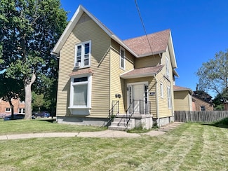 252 Jefferson Ave, Elgin, IL 60120