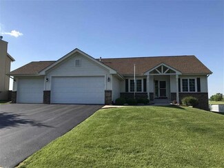 1067 Wake Forest Pkwy, Rockton, IL 61072