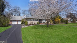 89 Maple Ln, Doylestown, PA 18901
