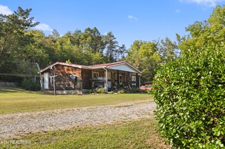291 Howard Rd, Lafollette, TN 37766