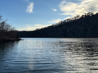 5 Lake Lillinonah Rd N, Bridgewater, CT 06752