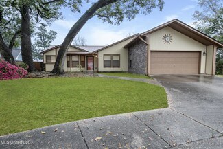 2804 Oakridge Cir, Gulfport, MS 39507