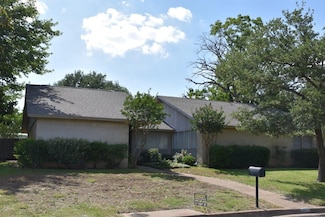 401 Gingerbread Ln, Waxahachie, TX 75165