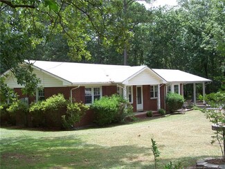 2366 N Bragg Blvd, Spring Lake, NC 28390