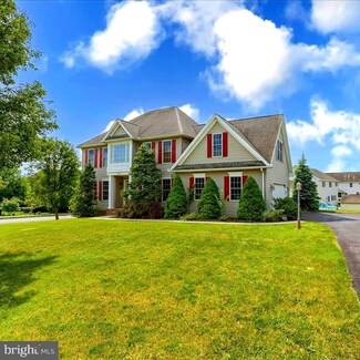 201 Shirley Ln, Boiling Springs, PA 17007