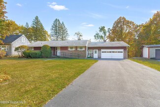 31 Buchman Dr, Albany, NY 12211