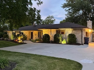 730 Maplewood Ln, Cedarburg, WI 53012