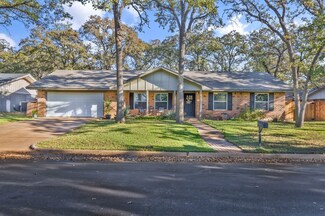 1304 W Redbud Dr, Hurst, TX 76053