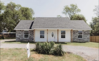 208 W Bryan St, Calera, OK 74730