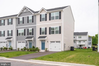 40 Shubunkin Rd, Inwood, WV 25428