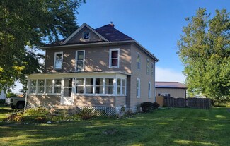 412 N 1st St, Ashton, IL 61006