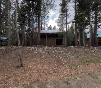 5659 Yuba Dr, Soda Springs, CA 95728