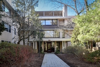 206 Allandale Rd Unit 1C, Chestnut Hill, MA 02467