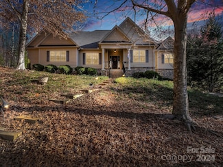 148 Courtland Ct, Lake Lure, NC 28746