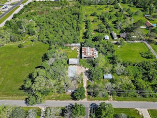 406 Main St, Winnie, TX 77665