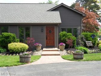 4865 Som Center Rd, Chagrin Falls, OH 44022