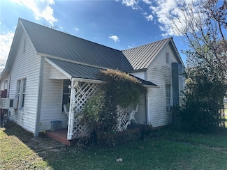 111 W Cleveland St, Prairie Grove, AR 72753