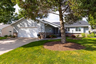 306 W Leonard St, Watertown, WI 53098