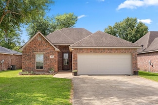 107 6th St, Iowa, LA 70647