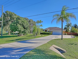 2710 S Courtenay Pkwy, Merritt Island, FL 32952