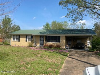 746 Coleman Ave, Holly Springs, MS 38635