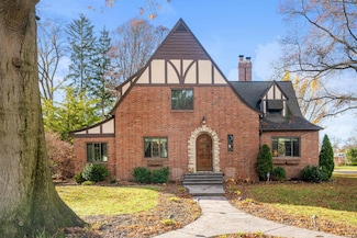 421 N Winthrop Rd, Muncie, IN 47304