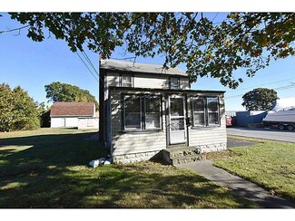 2515 W Shore Rd, Warwick, RI 02889