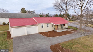 612 Lindia Dr, Chambersburg, PA 17202