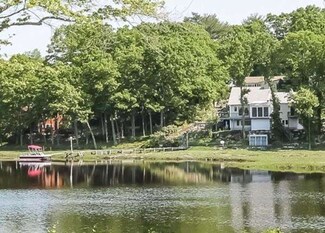 14 S Hillside St, Assonet, MA 02702